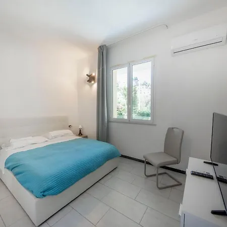 23 Pax In Francesca By In Palermo Casteldaccia